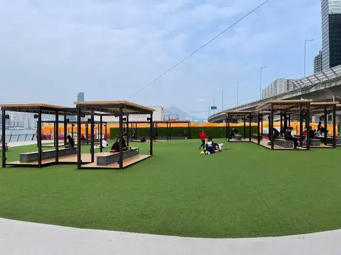 東岸公園草地休憩空間