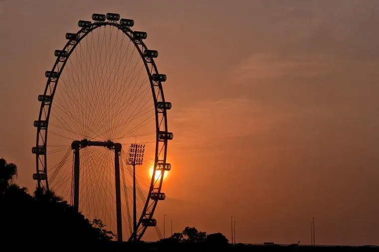 ชมพระอาทิตย์ตกที่สิงคโปร์ ฟลายเออร์ (Singapore Flyer)