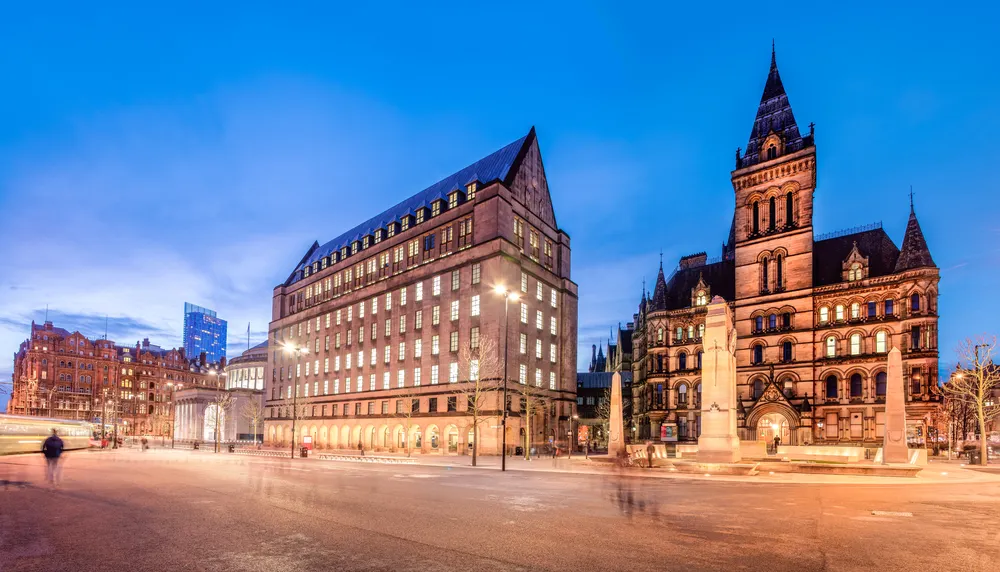 Book Cheap Flights from Belfast to Manchester and Save Money