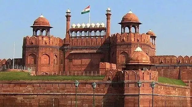 A side view of the entire Red Fort in Delhi