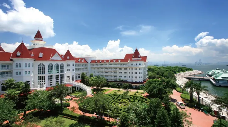 1.Hong Kong Disneyland Hotel