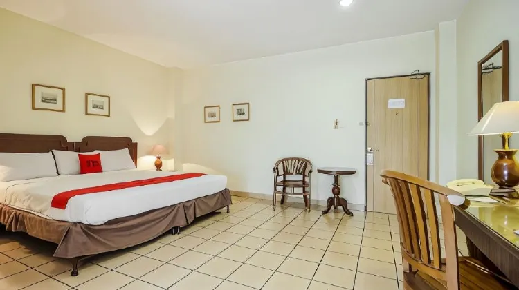 Hotel Dekat MRT Jakarta-Hotel Dekat MRT Jakarta-RedDoorz Plus near GBK Senayan