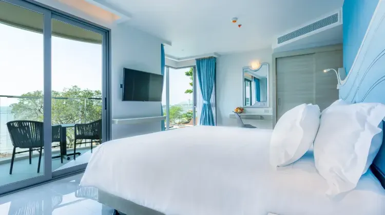 เซ็นทารา ซันไรซ่า เรสซิเดนซ์และสวีท ศรีราชา