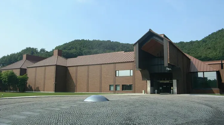 7. 福島市美術館