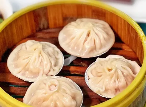 Сяолунбао (пельмени с бульоном)