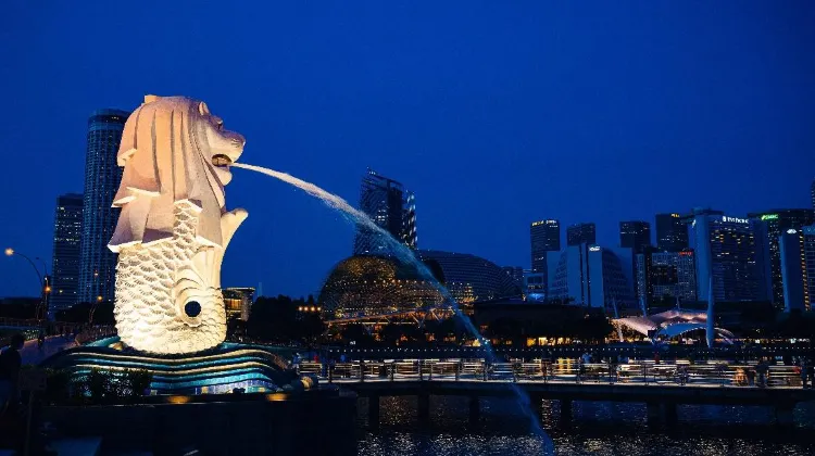 The Merlion: Singapore’s beloved mascot and a popular tourist attraction