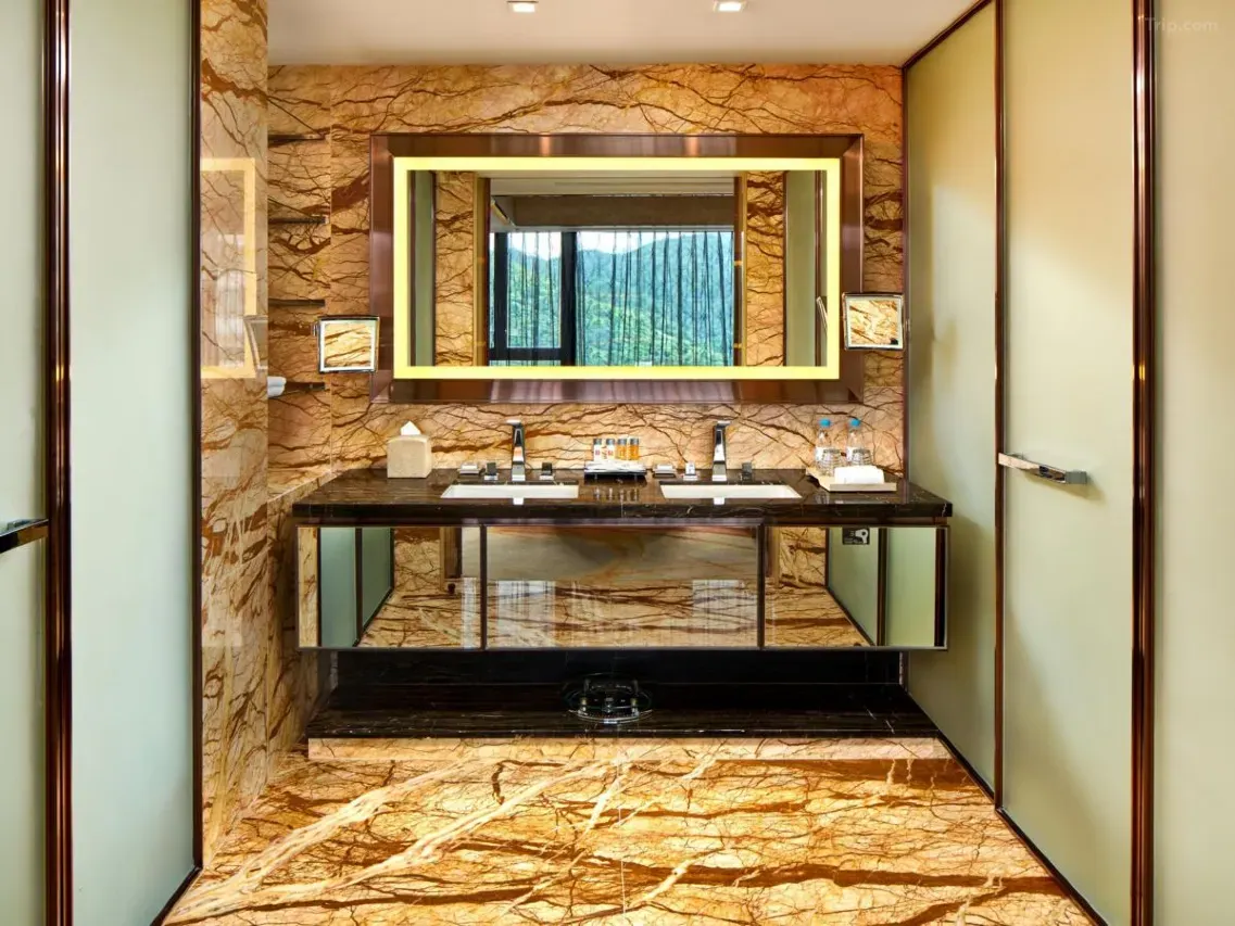 能看到山的房间 香港九龍東皇冠假日酒店優惠