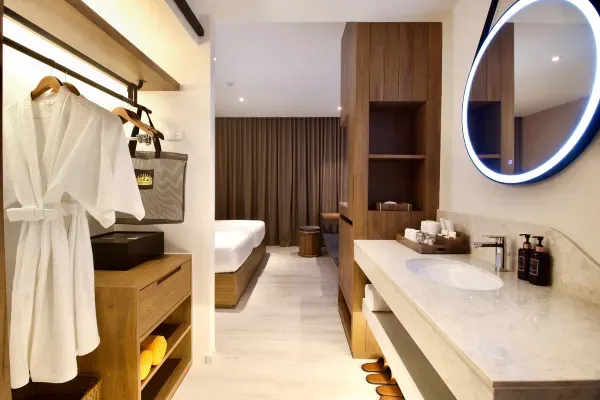 ดีลักซ์(เตียงใหญ่ 1 เตียง หรือ เตียงเดี่ยว 2 เตียง)