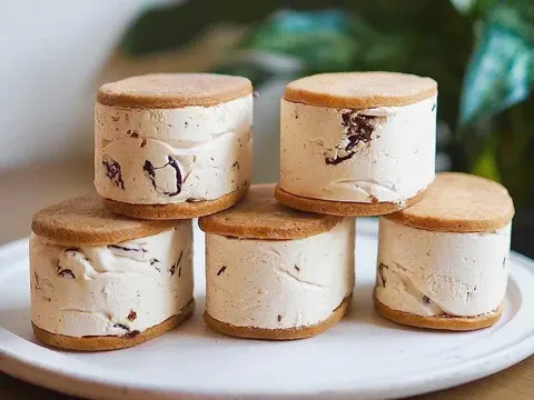 RUNNY CHEESE「レーズンバターチーズサンド」