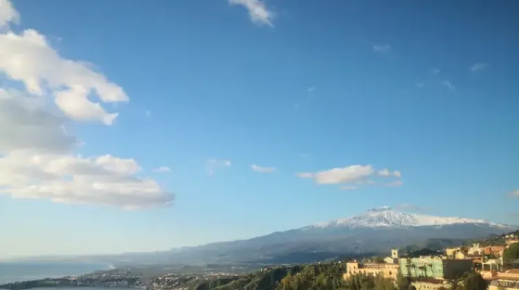 シチリア島のエトナ火山