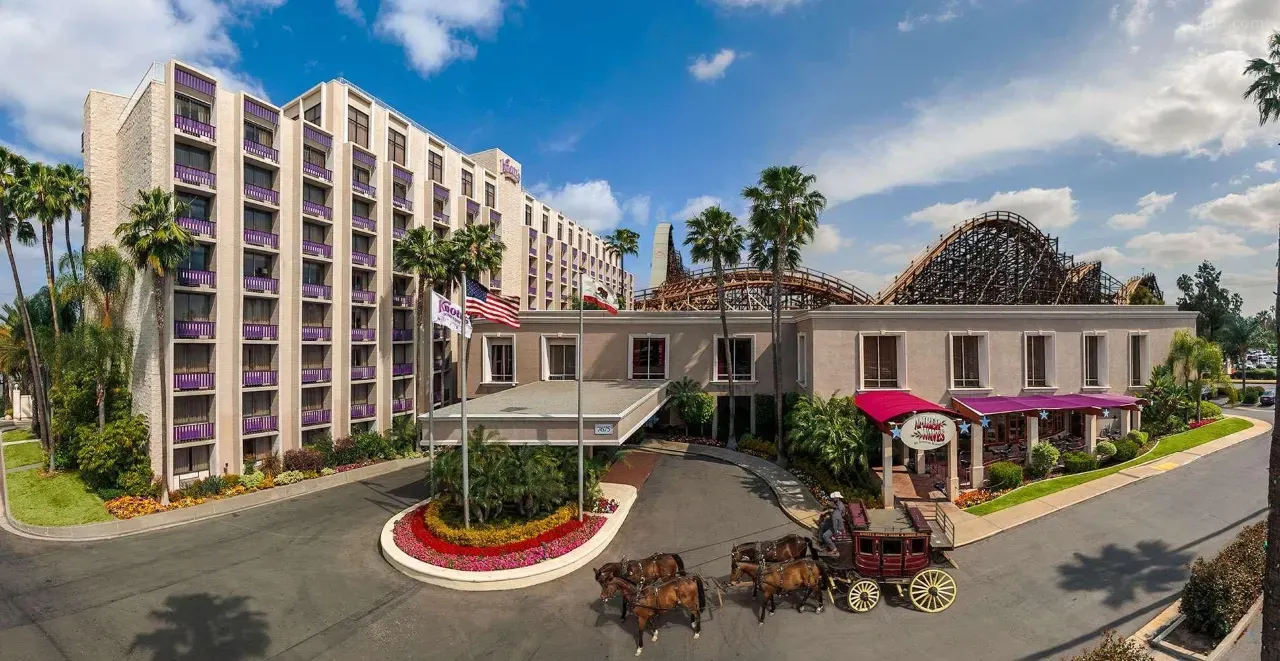 Hotel building appearance - Hotel near Disneyland with Shuttle