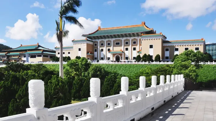 2.故宮博物院