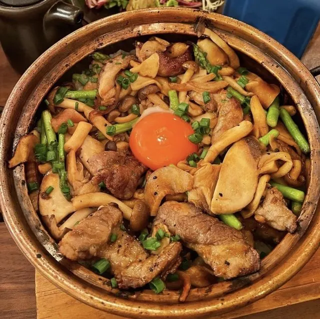 黑毛豬肋肉日式煲仔飯