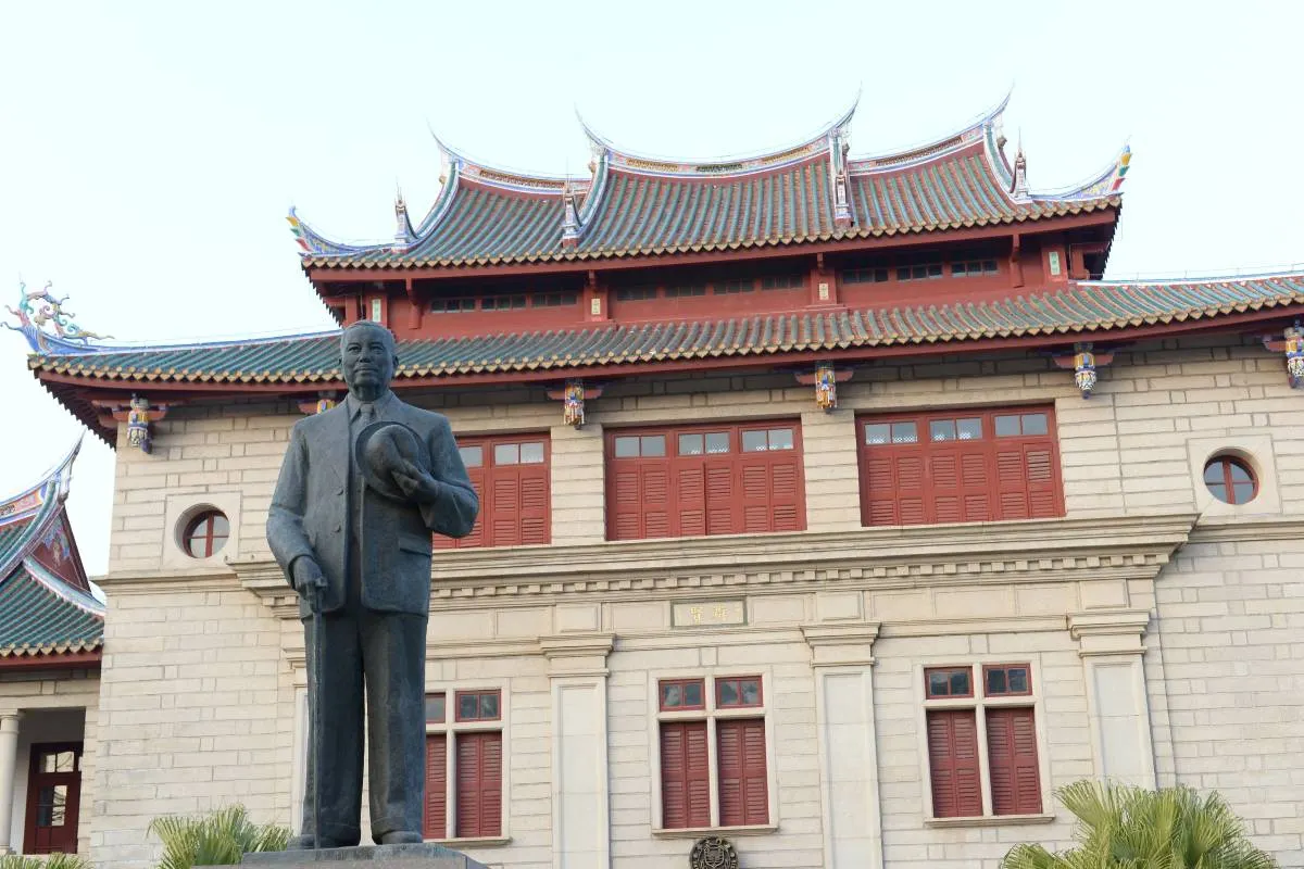 Explore the Beautiful Xiamen University
