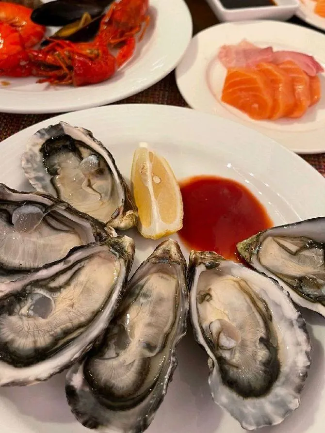 佐敦美食-“紅煙窗餐廳”自助午餐　