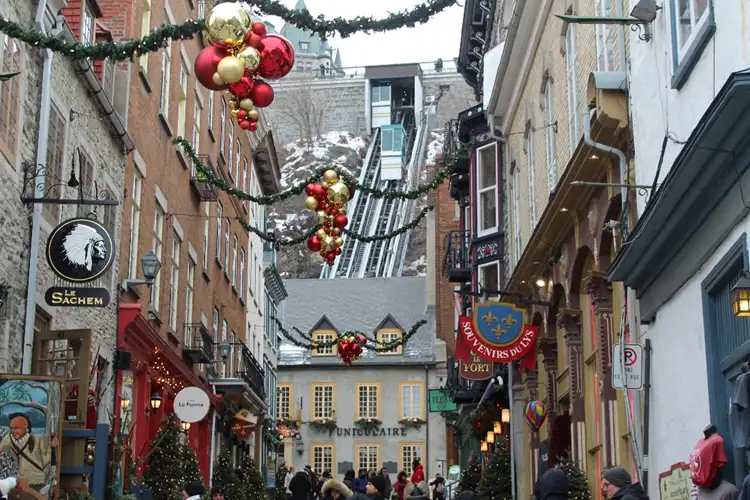 Source: Hamit Pena/ unsplash  Enjoy Christmas in the fairy tale city of Quebec