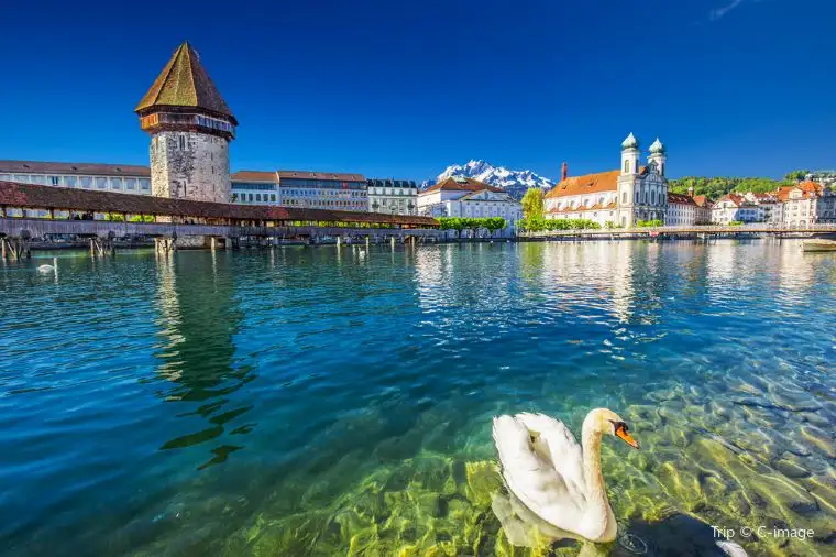 瑞士旅行費用 - 卡佩爾廊橋和八角型水塔