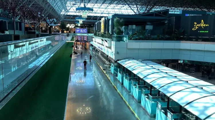 台北駅から空港へ出発