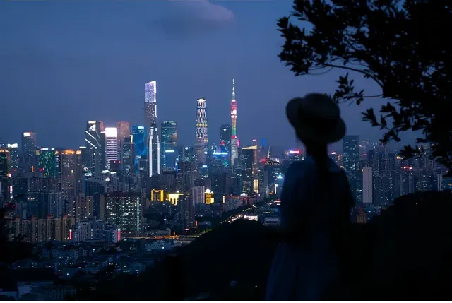 Things to Do in Guangzhou: Hike to the romantic hilltop