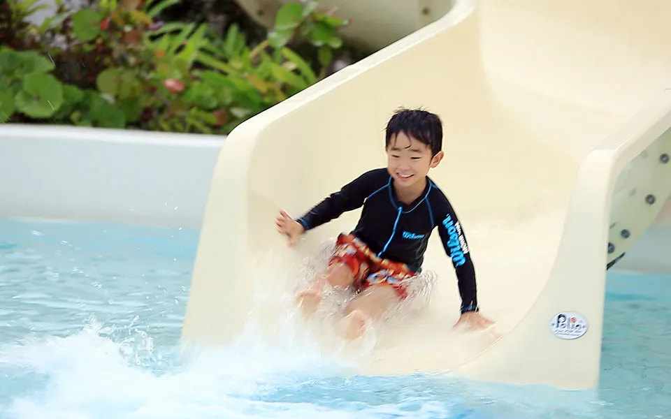 小童專用滑水泳池，