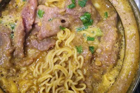 沙嗲牛肉煲仔麵