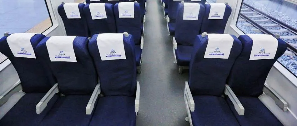 ที่นั่งชั้นสองบนรถไฟความเร็วสูงของจีน