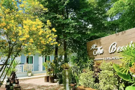 แอท เดอะ บีช เกาะล้าน - ที่พัก หาดตาแหวน ติดทะเล