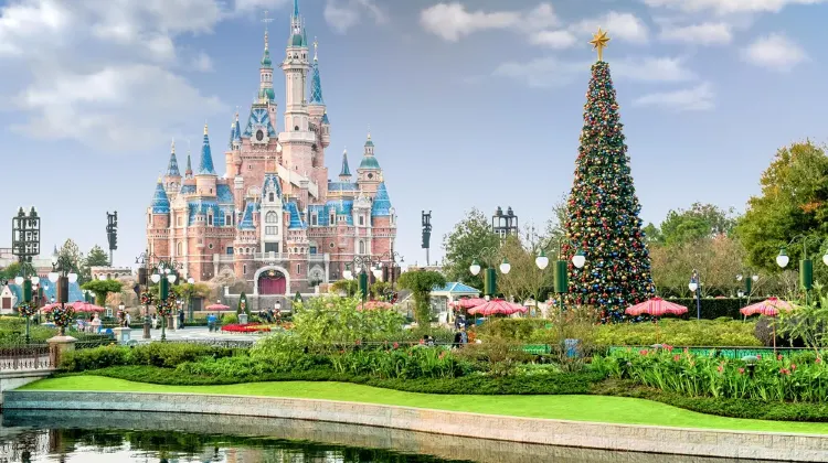 Best time to go to Shanghai Disneyland
