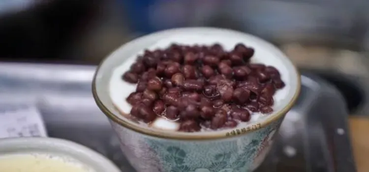 Cantonese desserts - Double skin milk