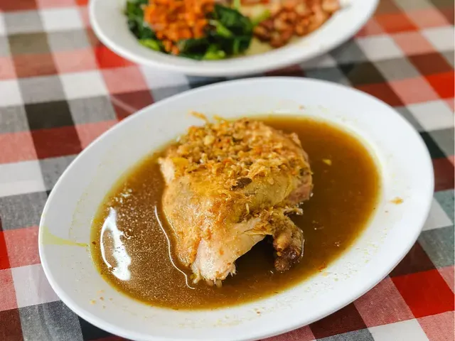 6. Makanan Khas Bali- Ayam Betutu★★★★☆