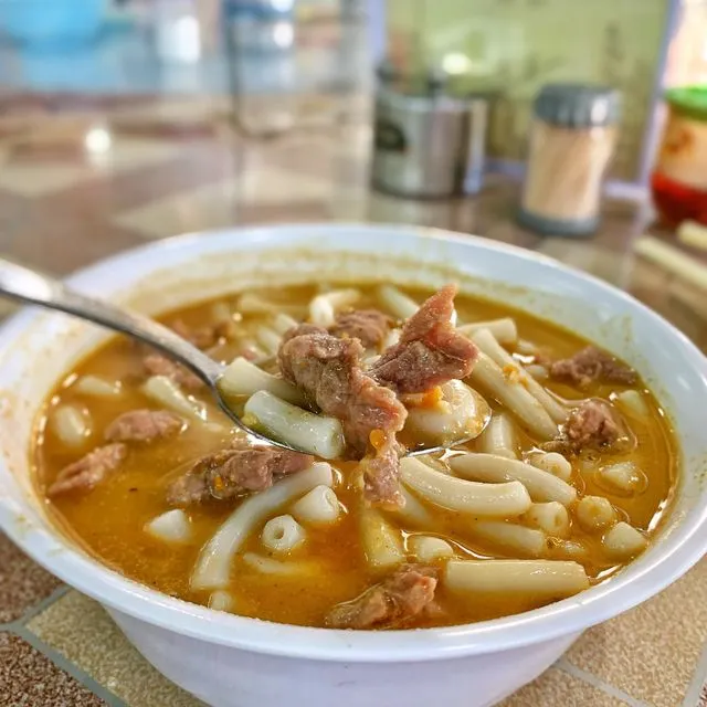 陳通記的沙嗲米通是長洲美食推介