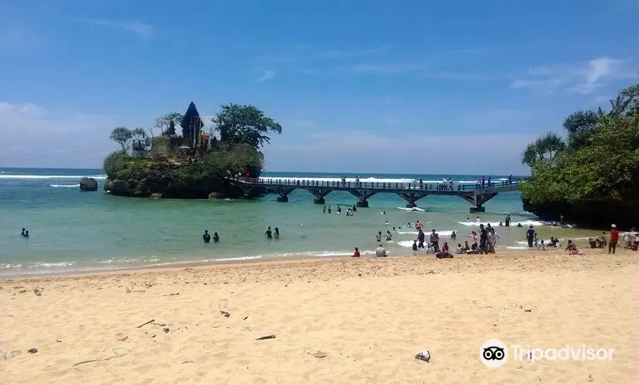 Tempat Wisata di Malang - Pantai Balekambang