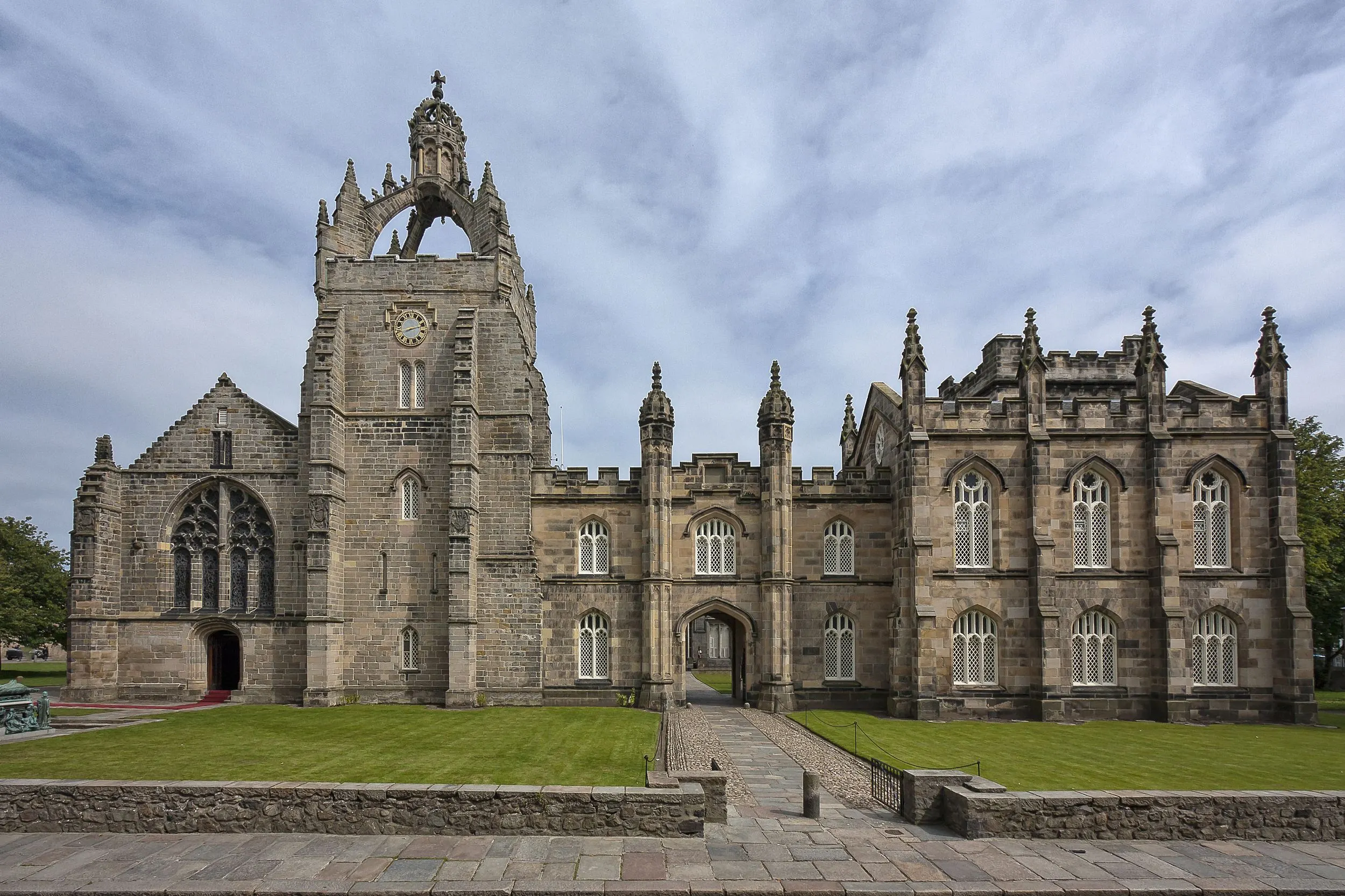 How to Find Cheap Flights from London to Aberdeen and Save Money