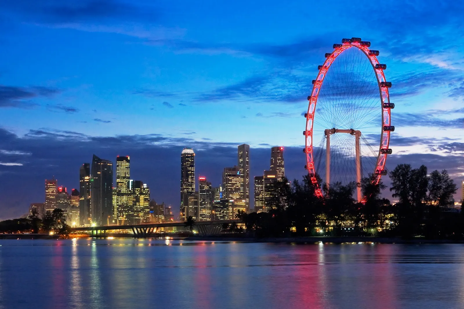 8. Enjoy a Christmas day ride on Singapore Flyer