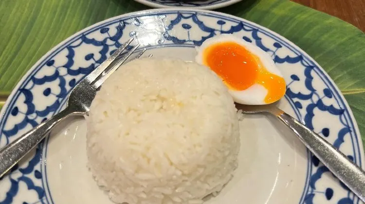 Source: Giselle Wee-Ong  Ros Niyom Thai (Siam Paragon) serves different types of rich and aromatic Thai curry.