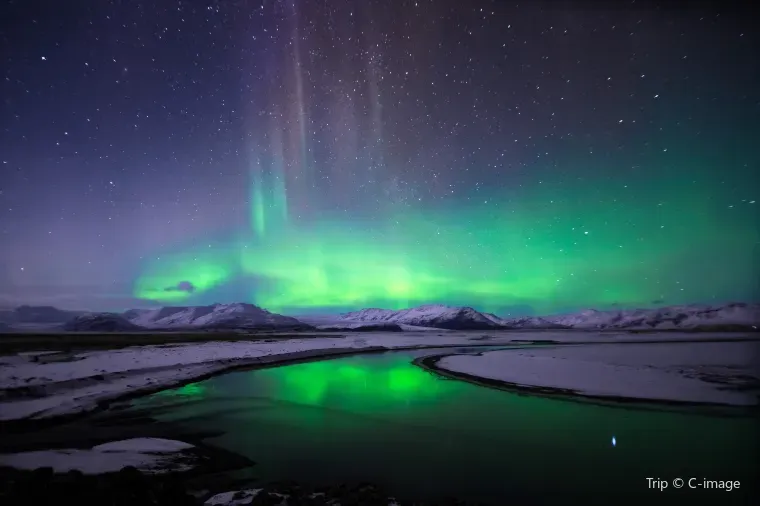 アイスランドのお土産を渡して旅の思い出を共有しよう