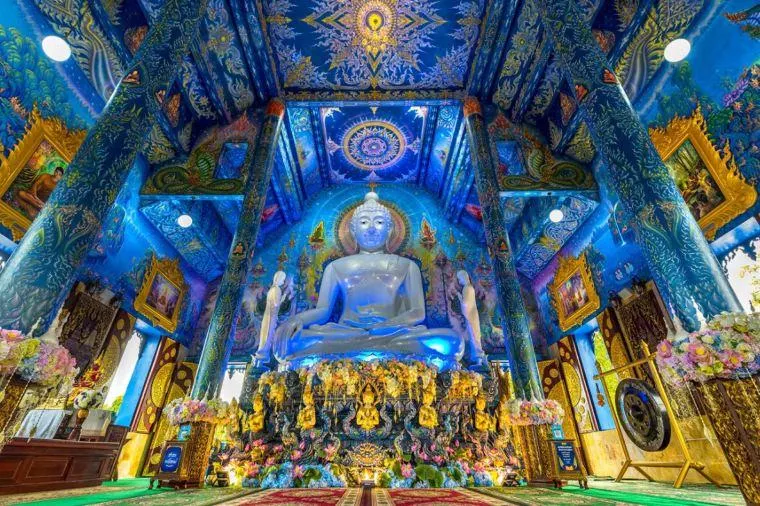 ภายในวิหารวัดร่องเสือเต้น