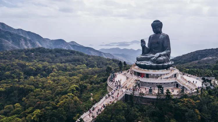 2. Patung Buddha Raksasa