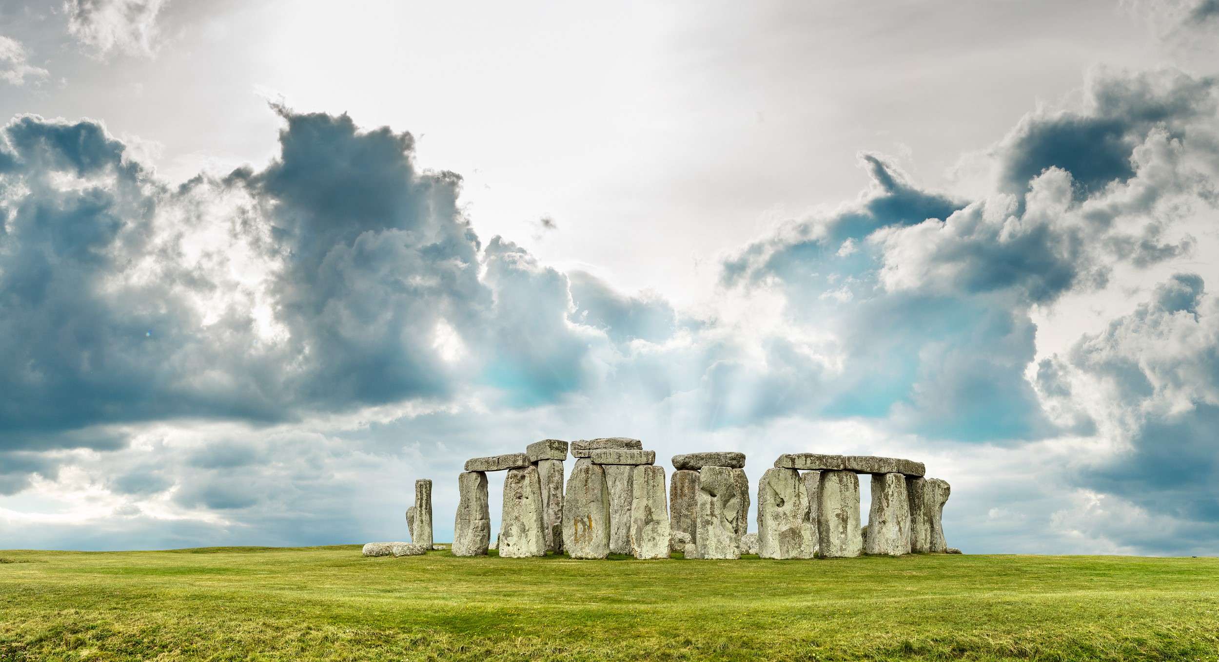 The 11 Best Places to Visit in the UK in May- Stonehenge