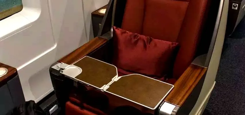 ที่นั่งชั้นธุรกิจบนรถไฟความเร็วสูงของจีน