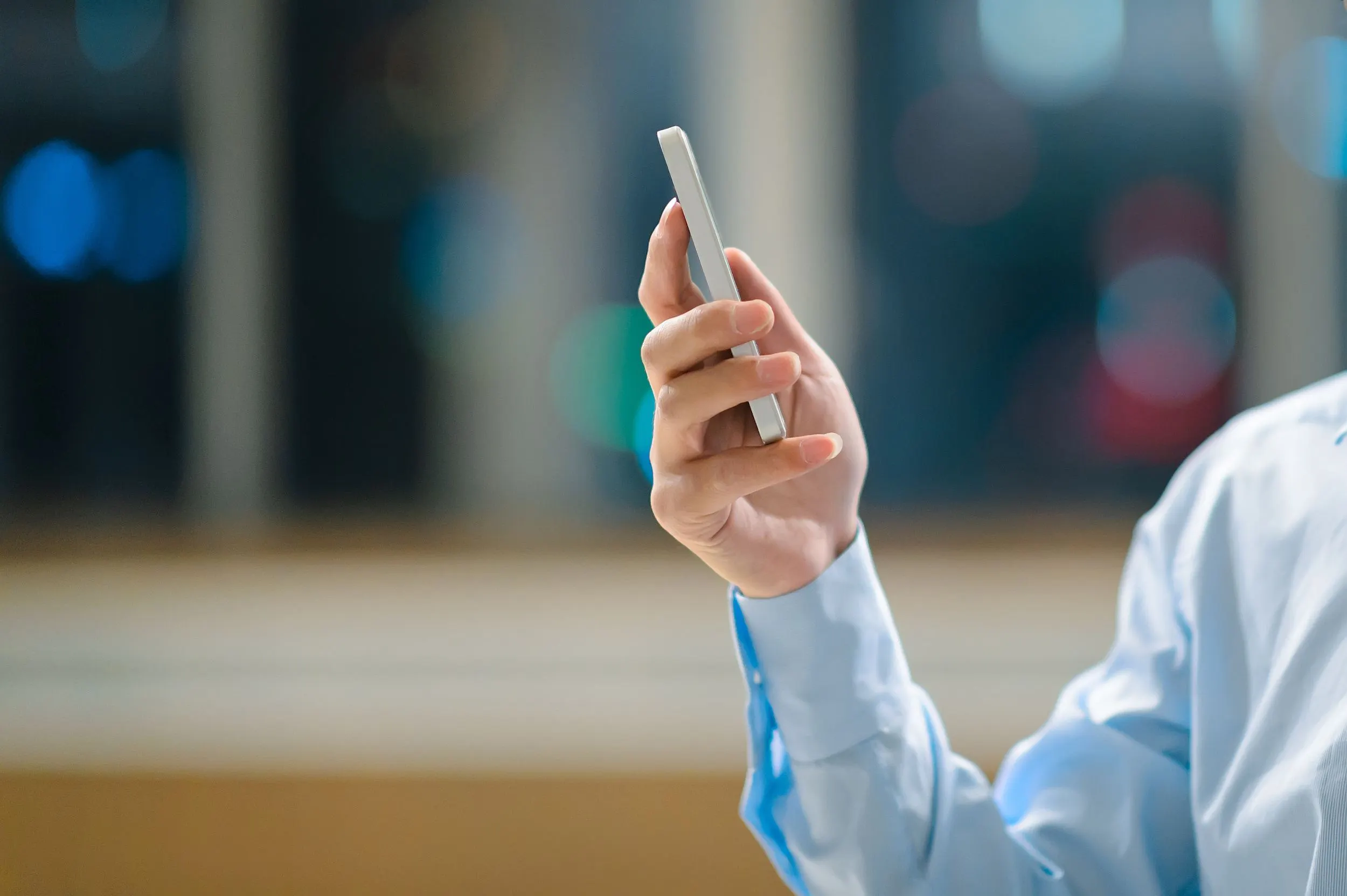 Mana yang Lebih Baik di Hong Kong? Perbandingan eSIM, kartu SIM fisik, dan router Wi-Fi