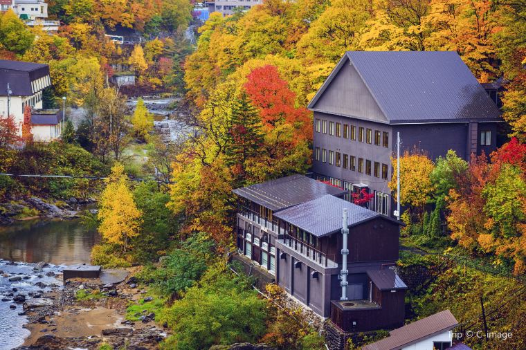 【定山渓(じょうざんけい)温泉】紅葉見頃時期-10月上旬~10月中旬