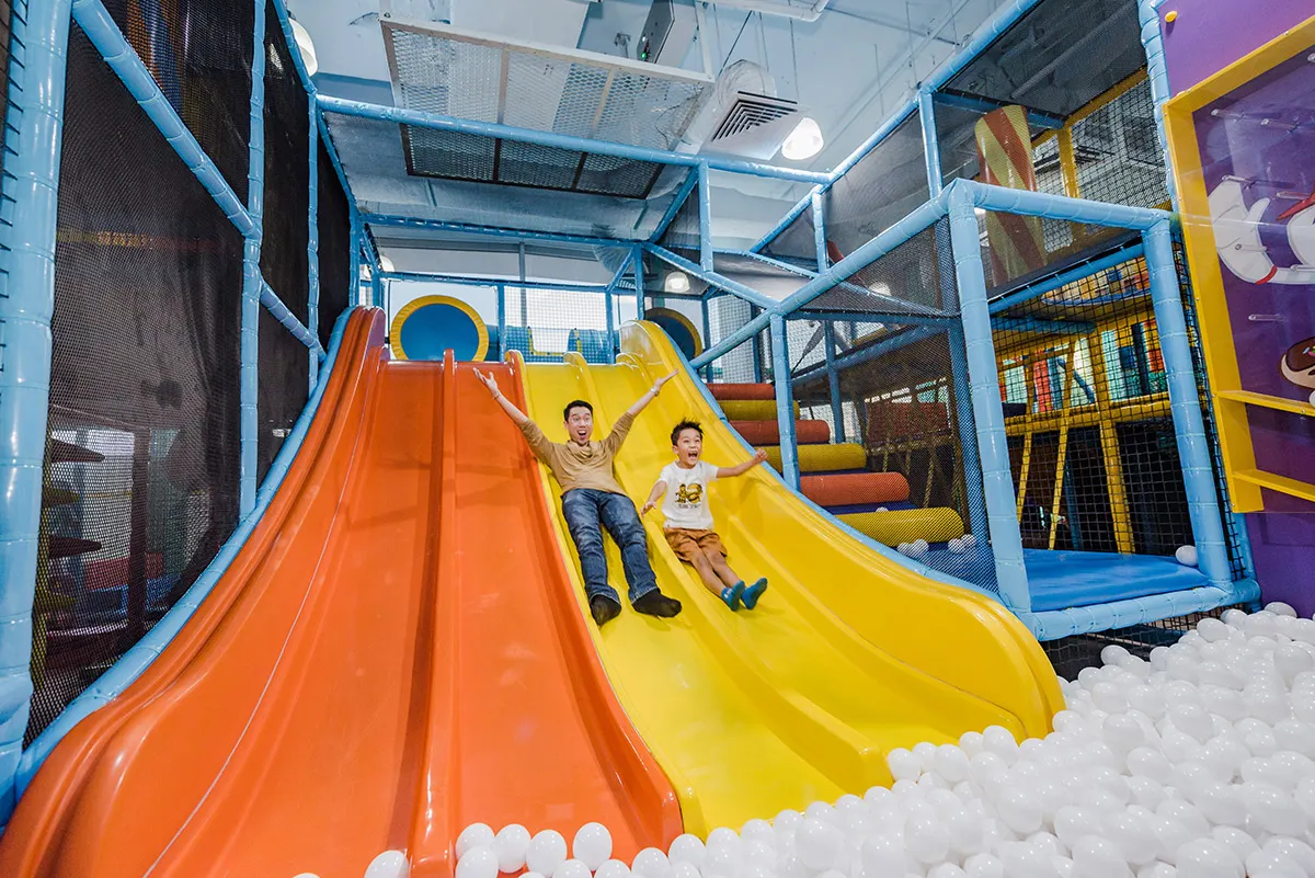 Play with your little ones at kids' amusement centre
