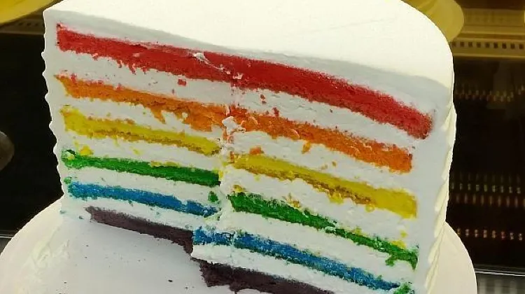 韓国スイーツ：レインボーケーキ