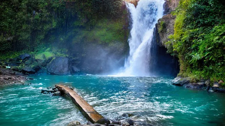 Tempat Wisata di Ubud-Tegenungan Waterfall