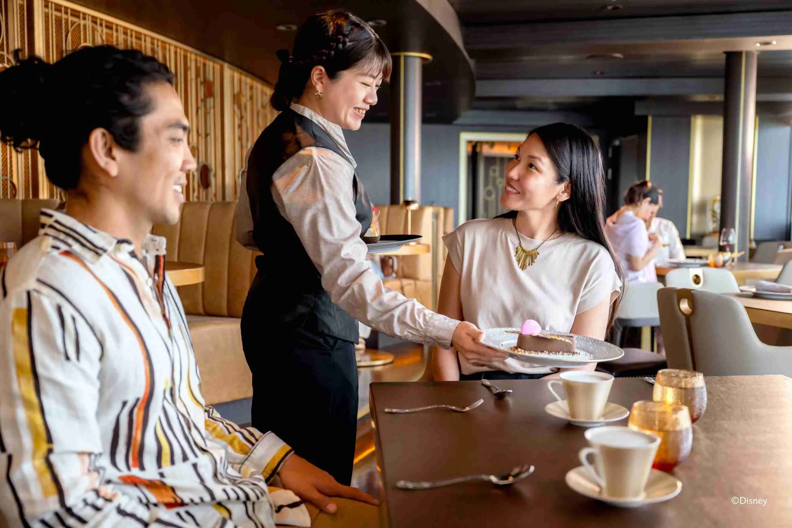 กินอะไรดีในดิสนีย์แอดเวนเจอร์