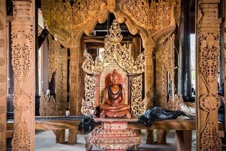 ศิลปะภายในบ้านดำ