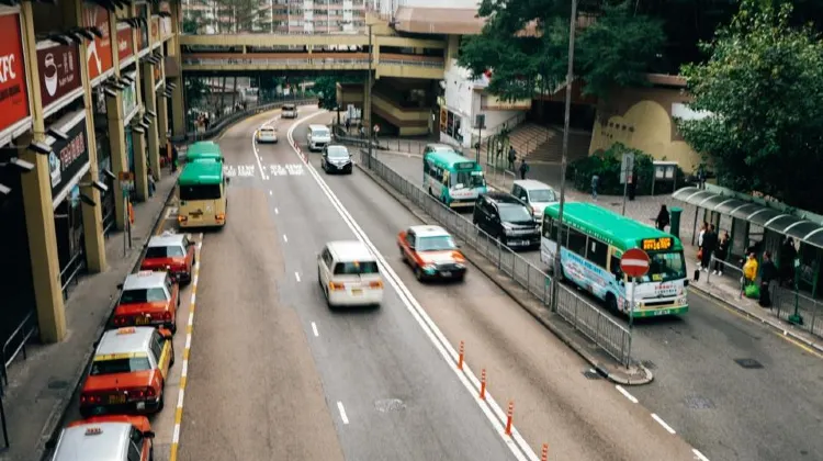 A busy street with trafficDescription automatically generated with low confidence