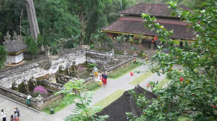 Tempat Wisata di Ubud-Goa Gajah