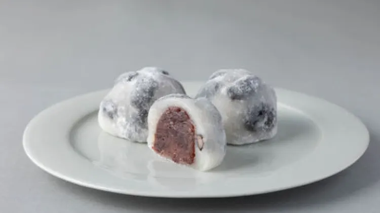 双鶴本舗 丸基屋「黒平豆大福」